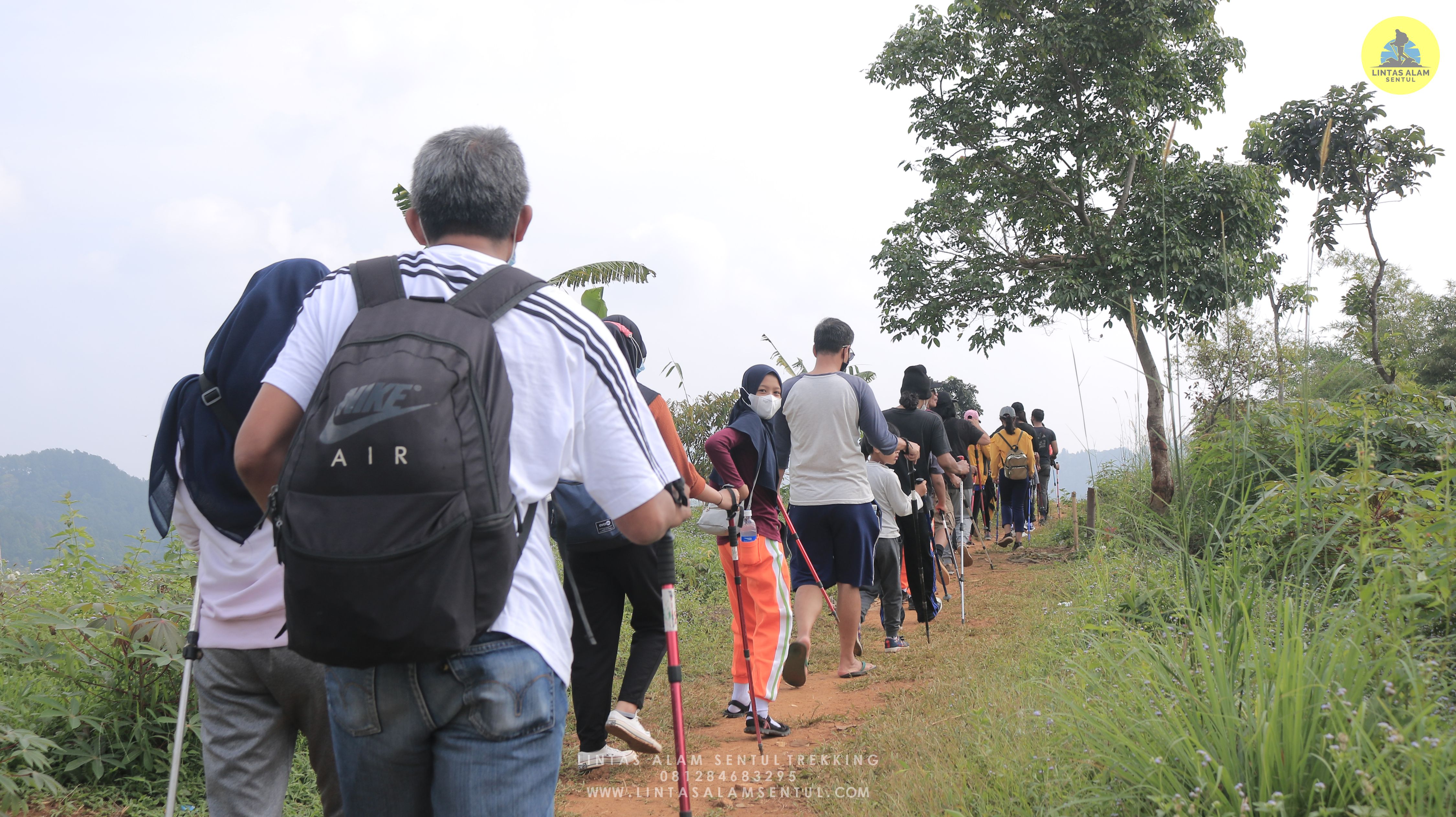 para artis suka Hiking ke Sentul Bogor