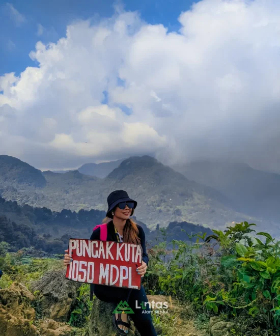Trekking Puncak Kuta dan Curug Mariuk, Harga Paket & Panduan Lengkap